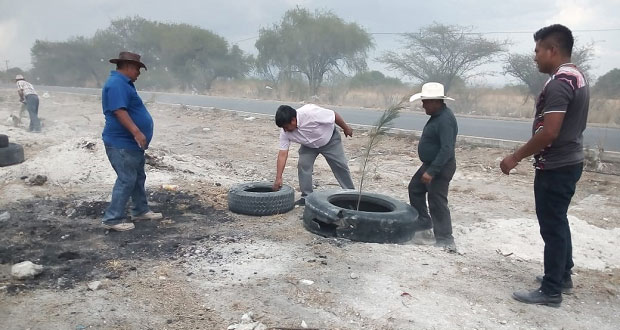 Comuna de Ixcaquixtla reforesta perímetro de vertedero local