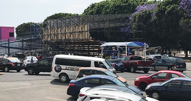 Desfile del 5 de Mayo regresa a su ruta tradicional; montan gradas