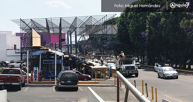 Desfile del 5 de Mayo regresa a su ruta tradicional; montan gradas