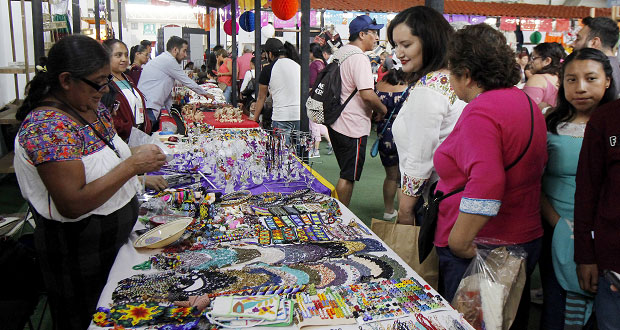 En Feria de Puebla, encuentra ropa, calzado, juguetes y celulares