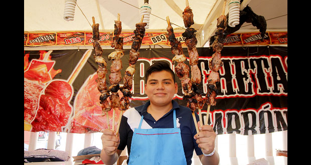 En la Feria de Puebla, degusta platillos y dulces típicos del estado