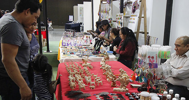 Feria de Puebla muestra creaciones locales en Villa Artesanal