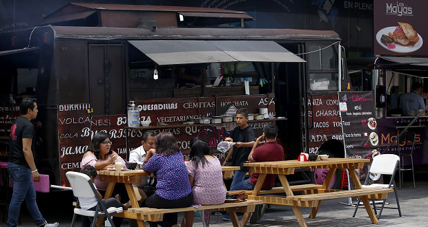 Food trucks incrementan opciones gastronómicas en Feria de Puebla