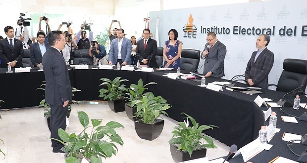 IEE nombra al académico César Huerta como nuevo secretario ejecutivo