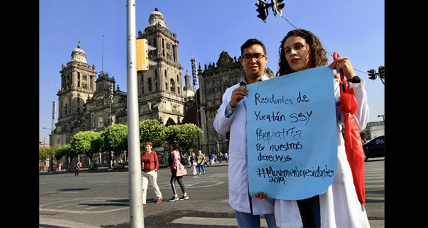 Médicos residentes exigen pagos atrasados a más tardar el viernes
