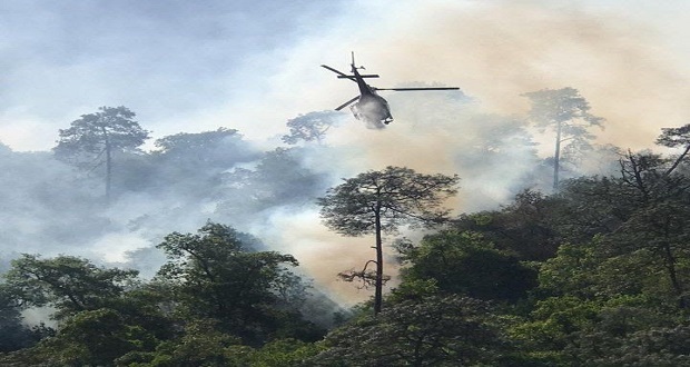 PC combate 6 incendios; en Zacatlán usan helicóptero cisterna