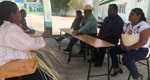 Piden a Antorcha buscar apoyo para primaria bilingüe en Xayacatlán