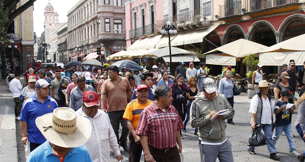 Poblanos marchan y exigen avances a 4 años y medio de Ayotzinapa