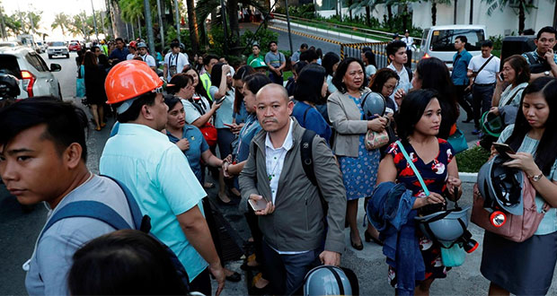 Sismo de 6.1 grados deja edificios caídos y 5 muertos en Filipinas
