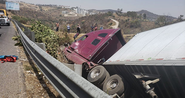 Tráiler impacta camioneta y deja 7 muertos en la Chamapa-Lechería
