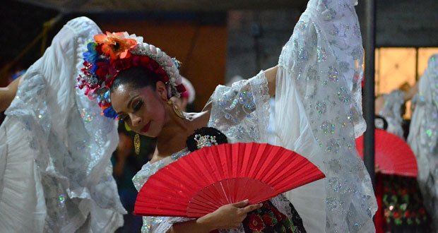 Con canciones y bailes folclóricos, festejan 97 años de Totoltepec