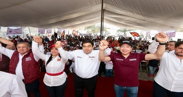 Mario Delgado llama a la unidad durante gira de Barbosa en Puebla capital