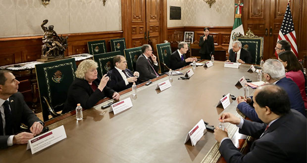 Tras amenazas de Trump, presidente habla con ONU y diputados de EU