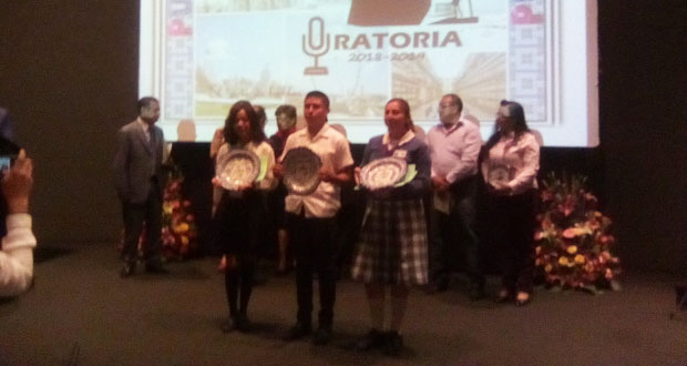 Estudiante de Tepexi gana primer lugar en concurso de oratoria