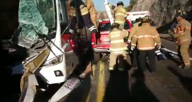 Autobús choca contra camión en Durango; hay 5 muertos y 20 heridos