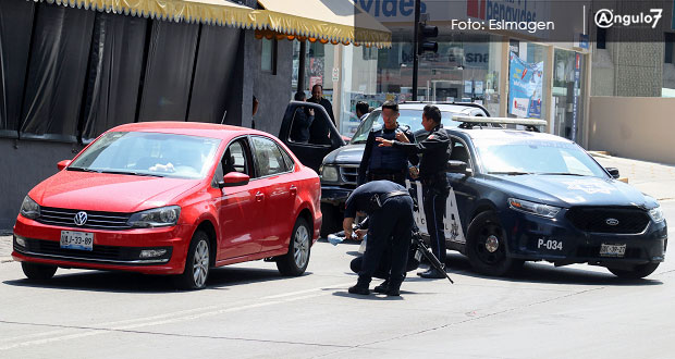 Comando levanta a mujer cuando manejaba en pleno bulevar 5 de Mayo. Foto: EsImagen