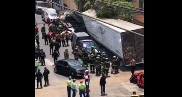 En CDMX, tráiler causa carambola con saldo de 4 muertos y 14 heridos