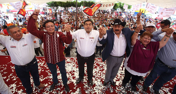En Los Reyes de Juárez, Barbosa llama a unidad y suma a edil panista