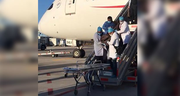En avión, muere japonés con 246 cápsulas de cocaína en estómago