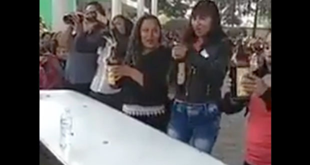 Escuela organiza concurso de cerveza por Día de las Madres