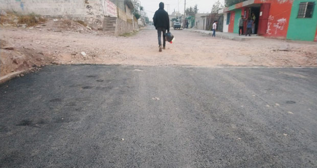 Habitantes de Totimehuacán reclaman por falta de pavimentación