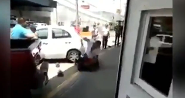 Hombre golpea a otro por patear a perrito callejero en Morelia
