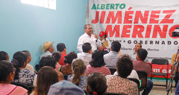 Jiménez se compromete a construir camino de Jolotla a Ecatlán
