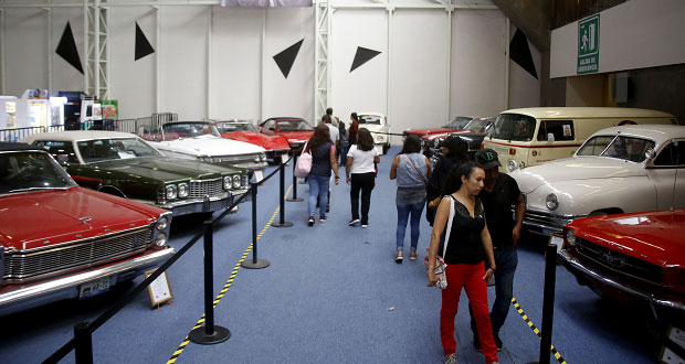 En museo, Feria de Puebla exhibe lujo y estilo de autos del siglo XX