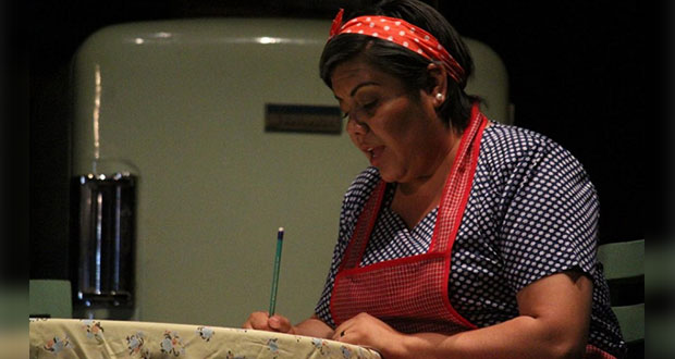 Poblanos participan en taller cultural de teatro en Michoacán