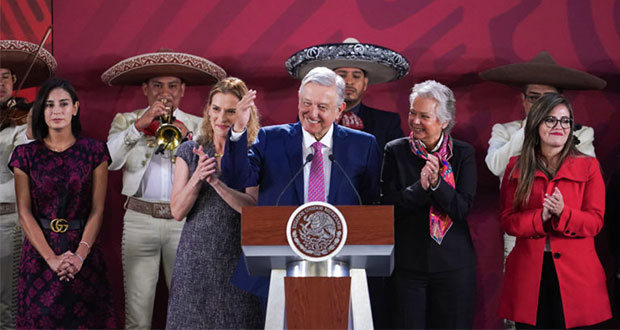 Presidente-Andres-Manuel-Lopez-Obrador-dia-de-las-madres