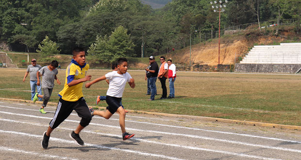 Realizan eliminatoria de atletismo en Huauchinango