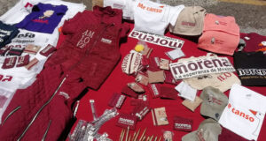 Aprovechan cierre de campaña para vender souvenirs de Morena y AMLO