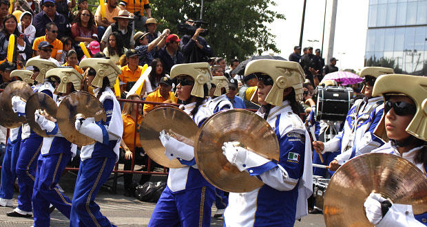 El tradicional Desfile 5 de Mayo regresa a sus orígenes y revive su colorido
