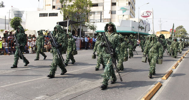 El tradicional Desfile 5 de Mayo regresa a sus orígenes y revive su colorido