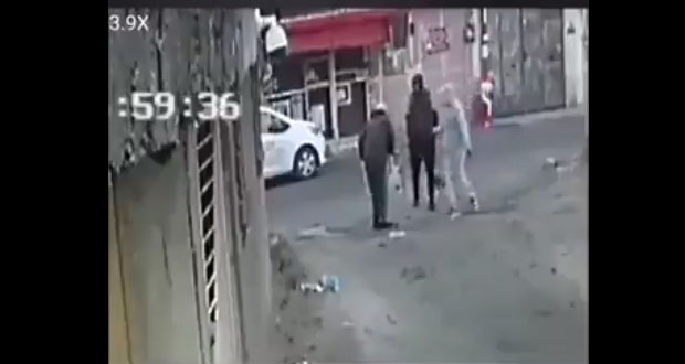 En Tlalpan, captan asalto a hombre que camina con andadera