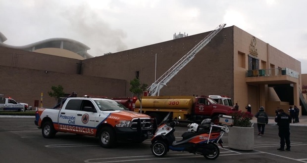 Bomberos controlan incendio en Casino Palace, de Angelópolis
