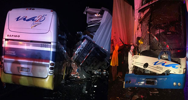 Autobús choca tráiler y patrulla en Teziutlán-Virreyes; hay 1 muerto