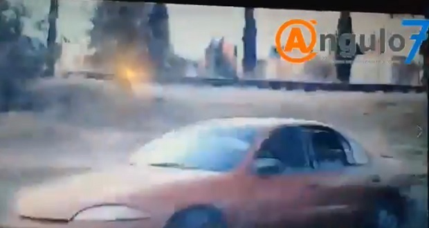 Intentan robar camioneta a hombre que circulaba en bulevar Atempan