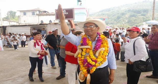 Jiménez Merino propone red de agua potable y drenaje en Cuetzalan