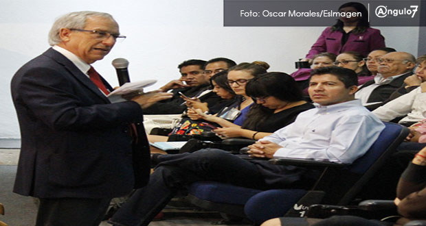 Eduardo Rivera hace campaña con Cárdenas; da volantes y lo acompaña a eventos