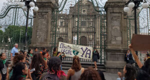 No criminalizar a la mujer por decidir abortar, claman en marcha de Puebla