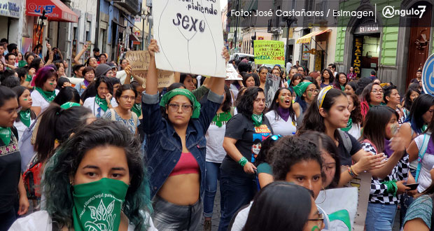 No criminalizar a la mujer por decidir abortar, claman en marcha de Puebla