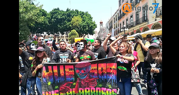 Con marcha, poblanos piden poder realizar bailes sonideros en vía pública