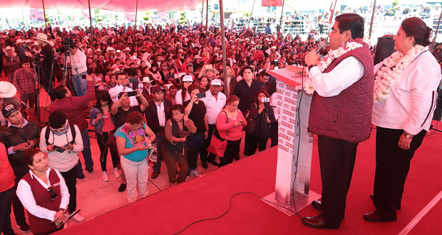 Barbosa promete que pedirá a director del IMSS agilizar obra de San Alejandro