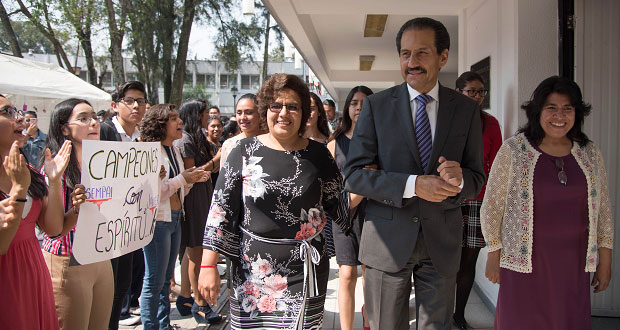 Académicos, elemento esencial en prestigio de prepa Benito: Esparza