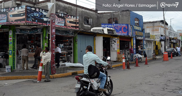 Comerciantes de la 46 Poniente acusan que delincuentes cobran derecho de piso