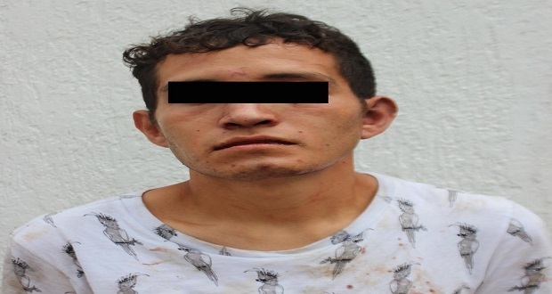 En colonia Amalucan, detienen a hombre por robo a transporte público