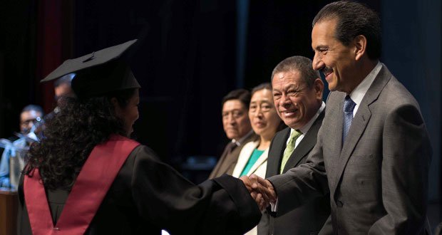 Con formación para éxito, se gradúan 246 de Contaduría en BUAP