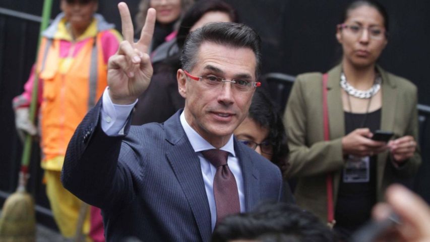 Mayer lo vuelve a hacer: pide salvar a la “vaquita amarilla”