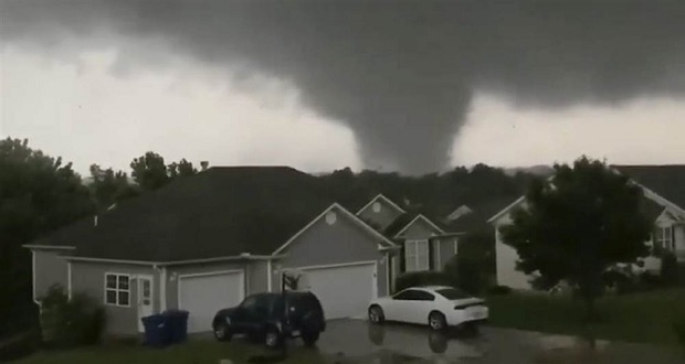 Fuerte tornado golpea a Missouri y deja tres muertos. Foto: NBC News